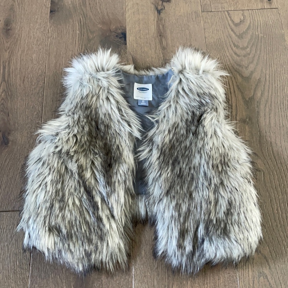 Old navy fur vest size 5t
